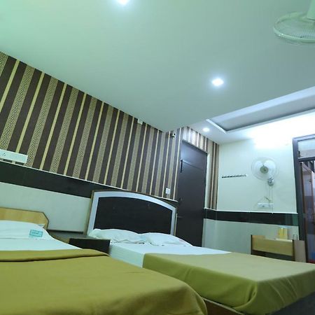 Hotel Embassy Bangalore Buitenkant foto