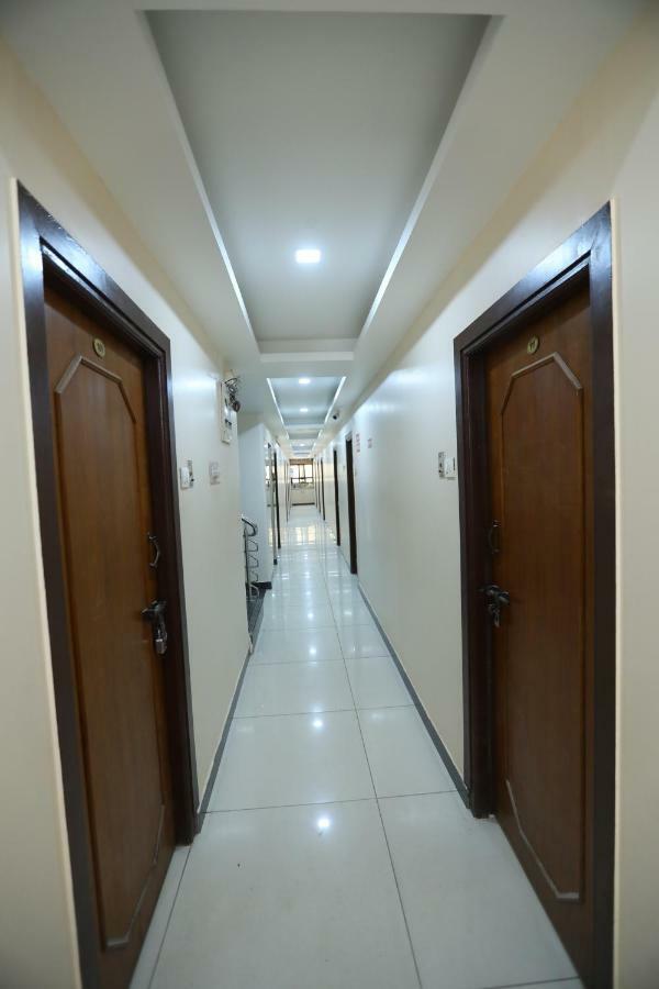 Hotel Embassy Bangalore Buitenkant foto