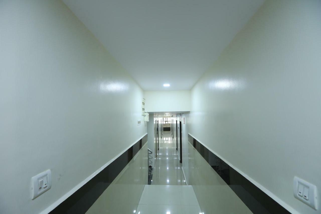 Hotel Embassy Bangalore Buitenkant foto