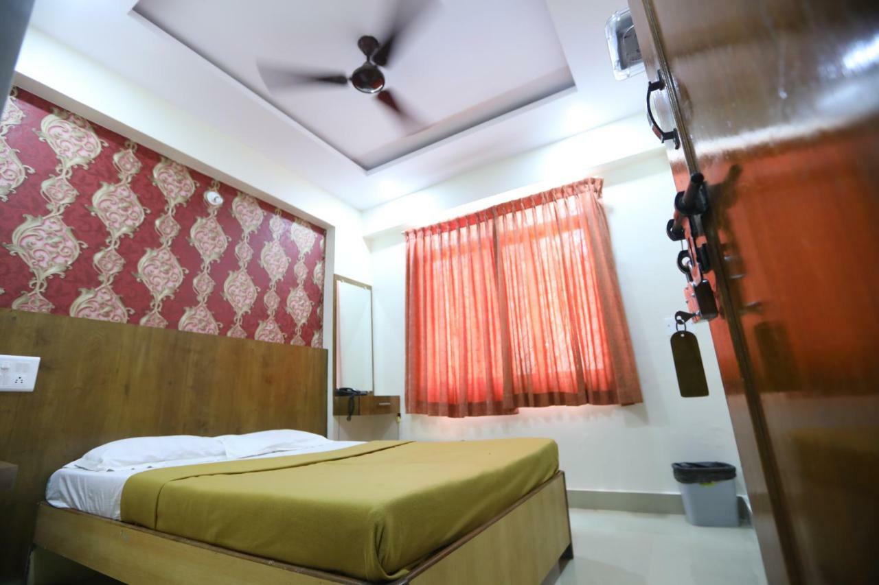 Hotel Embassy Bangalore Buitenkant foto