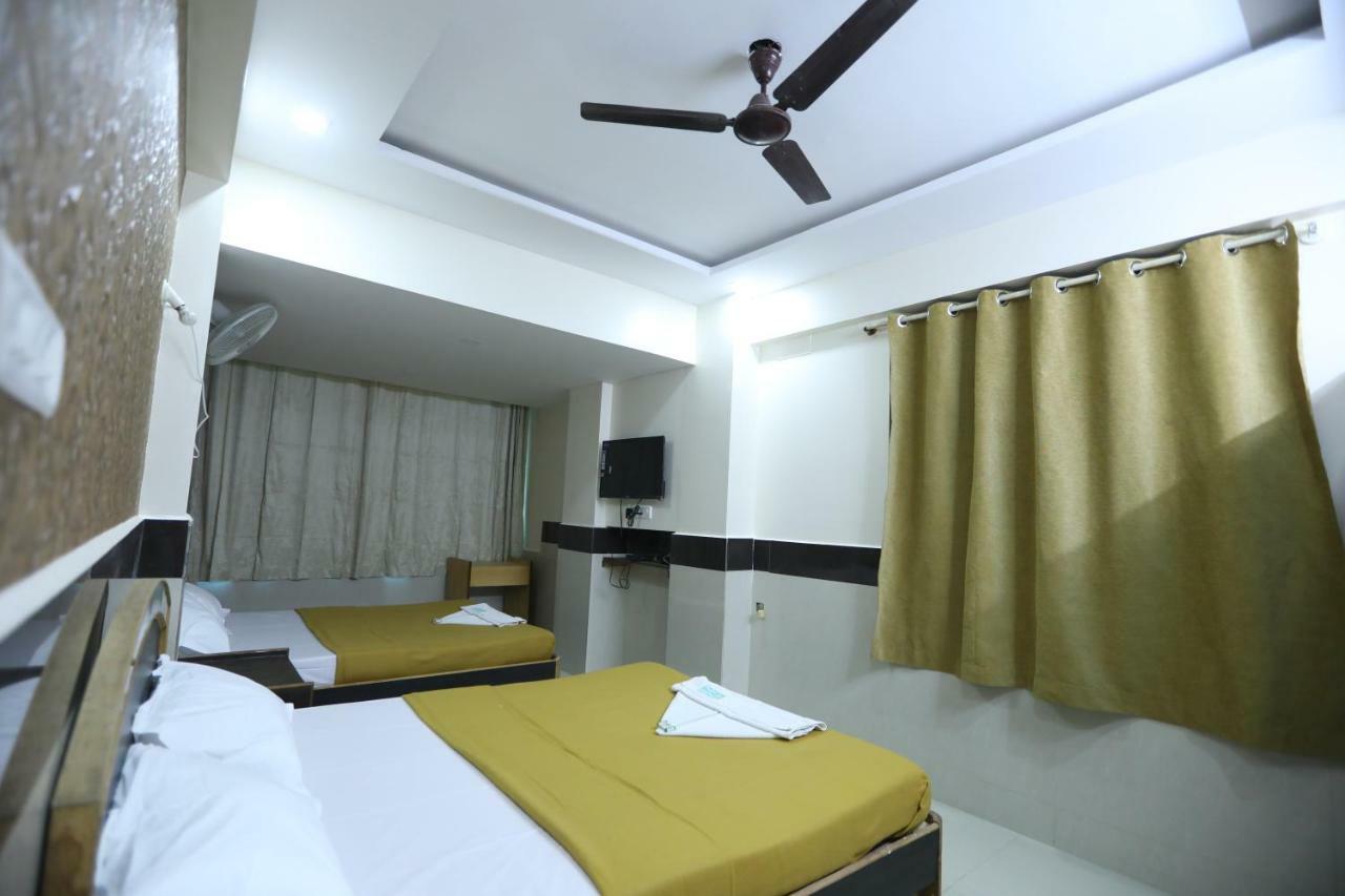 Hotel Embassy Bangalore Buitenkant foto