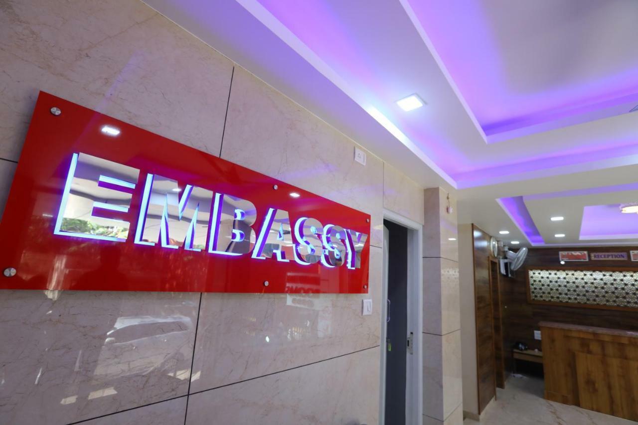 Hotel Embassy Bangalore Buitenkant foto