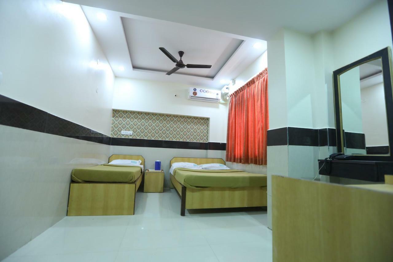 Hotel Embassy Bangalore Buitenkant foto
