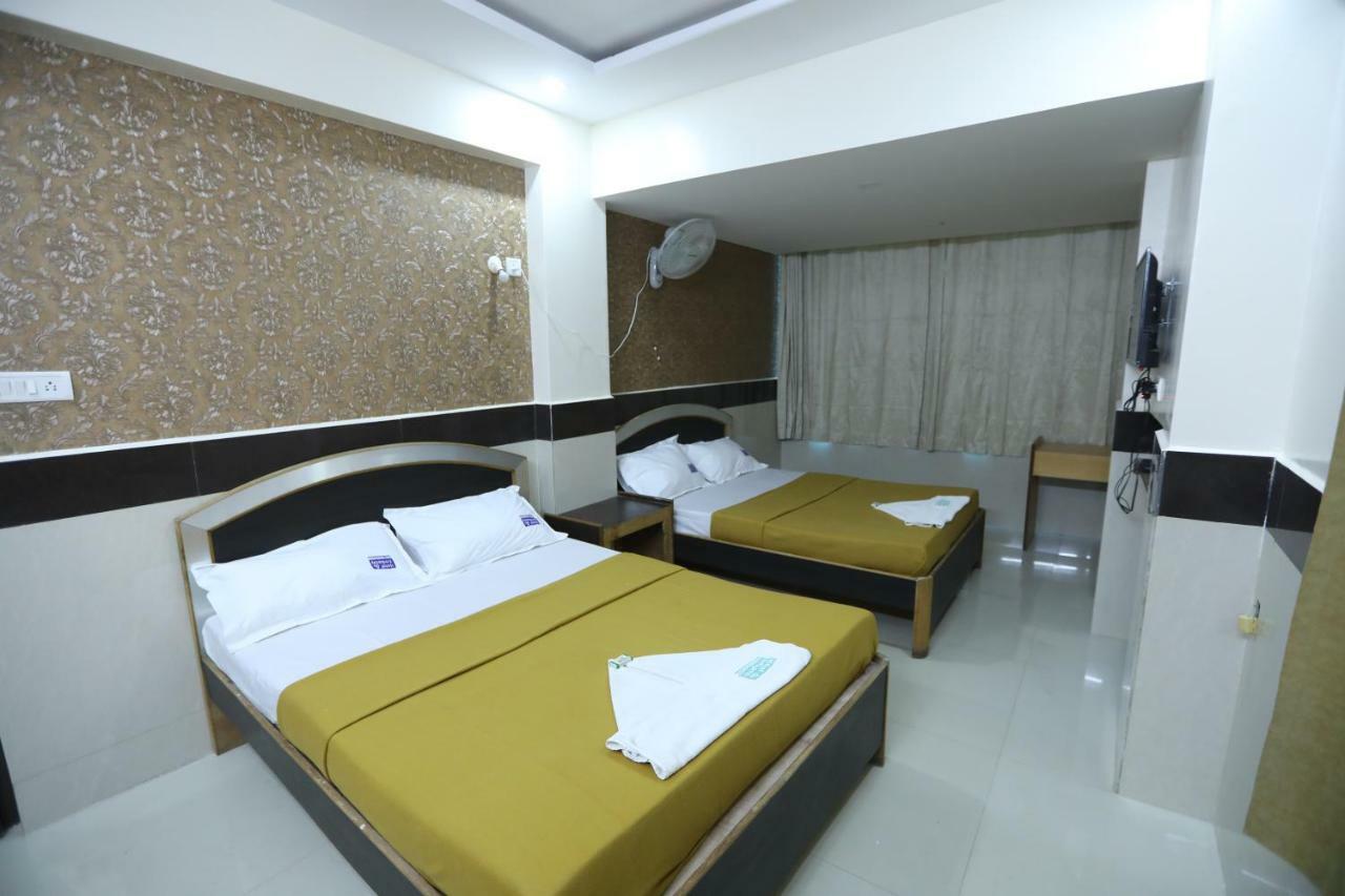 Hotel Embassy Bangalore Buitenkant foto
