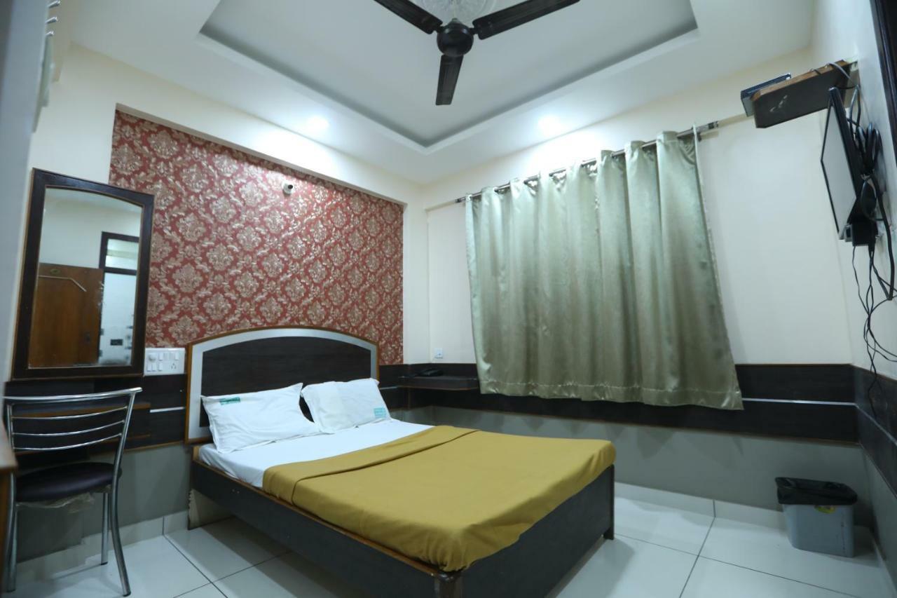 Hotel Embassy Bangalore Buitenkant foto