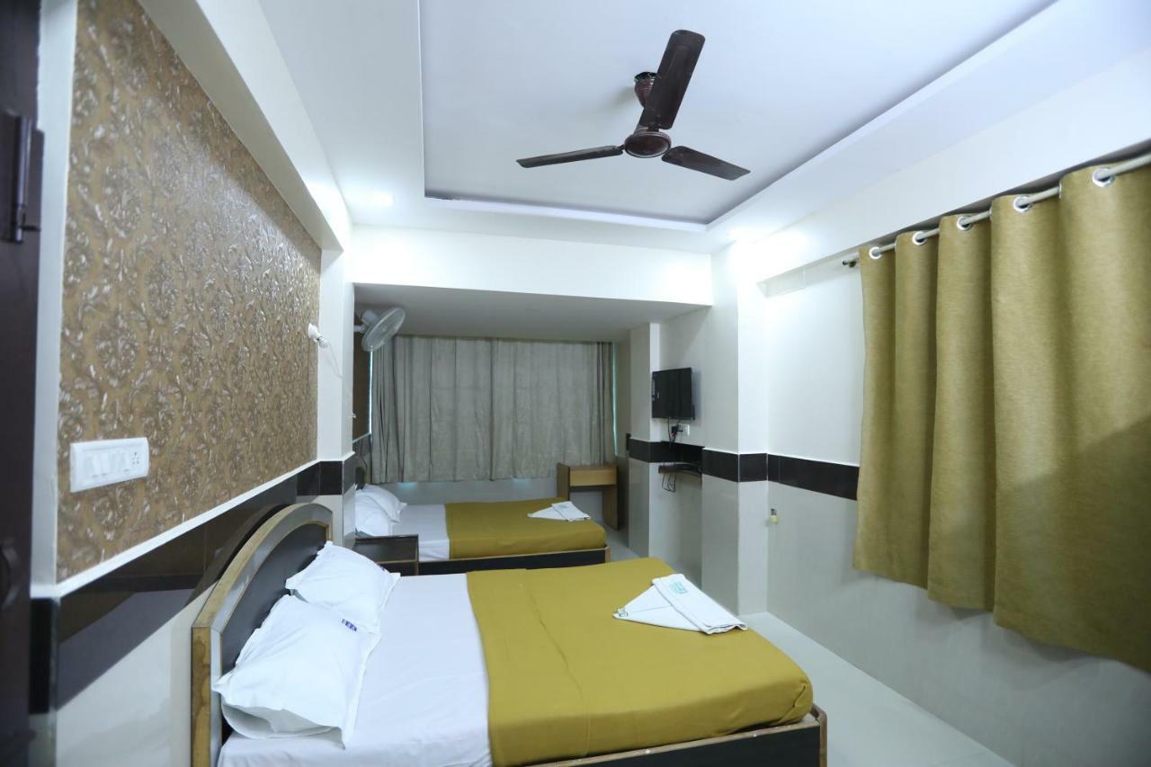 Hotel Embassy Bangalore Buitenkant foto