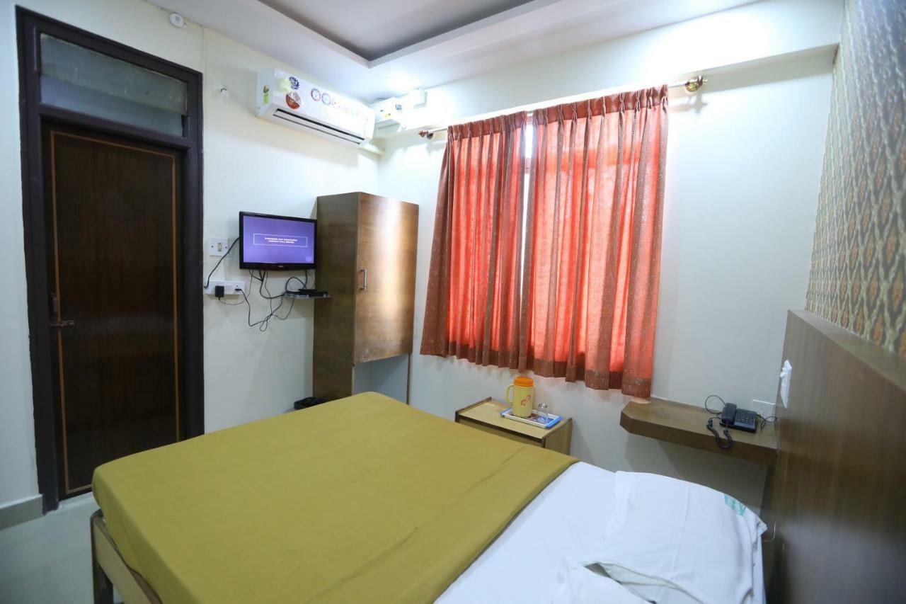 Hotel Embassy Bangalore Buitenkant foto